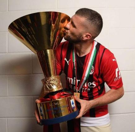 斯基拉：佛罗伦萨和AC米兰关注维罗纳21岁前锋吉奥瓦尼-桑塔纳