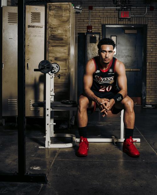 拇指韧带撕裂!纳斯:麦凯恩现在能投篮 训练状态相当不错