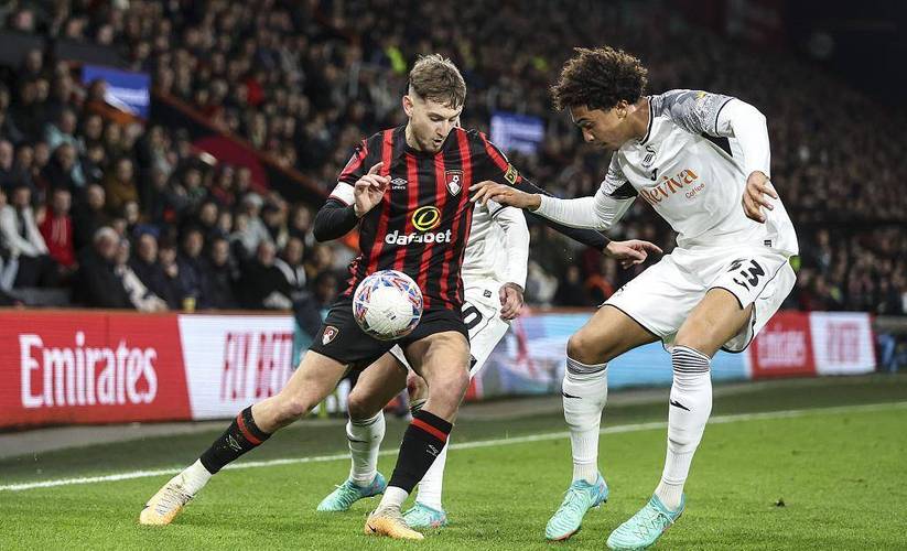 乔林顿对库杜斯的犯规😭直接骑上去了……