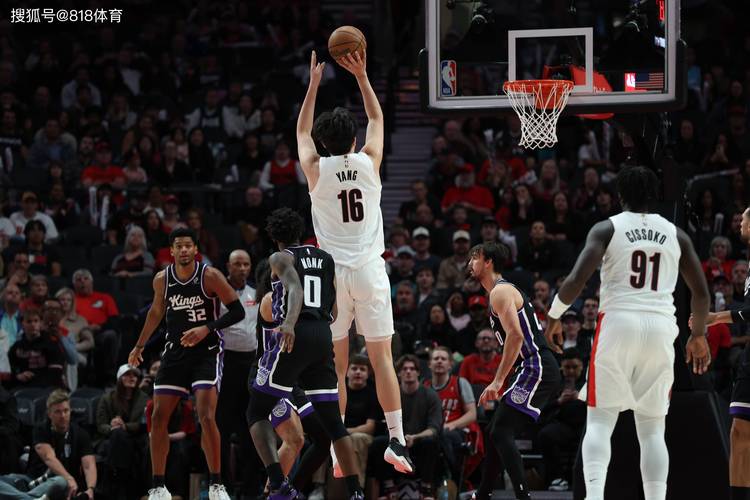 末节2分34秒 老里换上字母哥哥投子认负 杨瀚森终于登场！