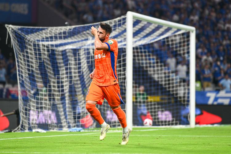 中超官方11月最佳候选：瓦科、吴曦、法比奥、王燊超在列