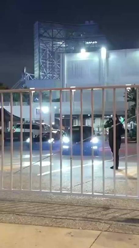 580万美刀的车！东契奇昨日开布加迪Mistral载一帅哥离场