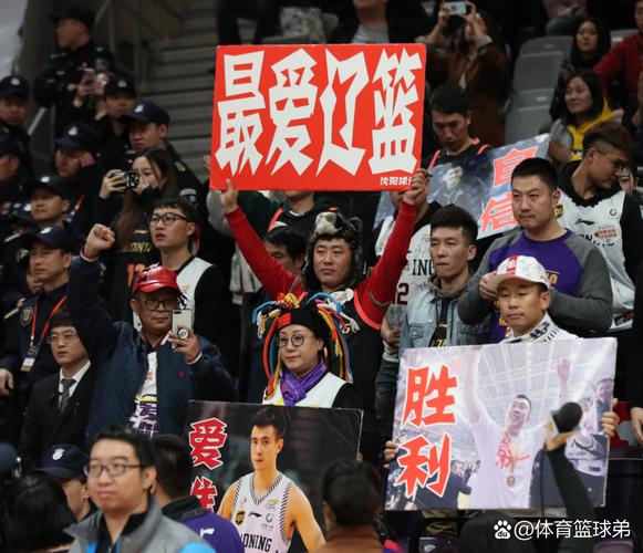 媒体人：CBA新赛季买脚名额被赵睿、郭艾伦、胡明轩和赵继伟占据