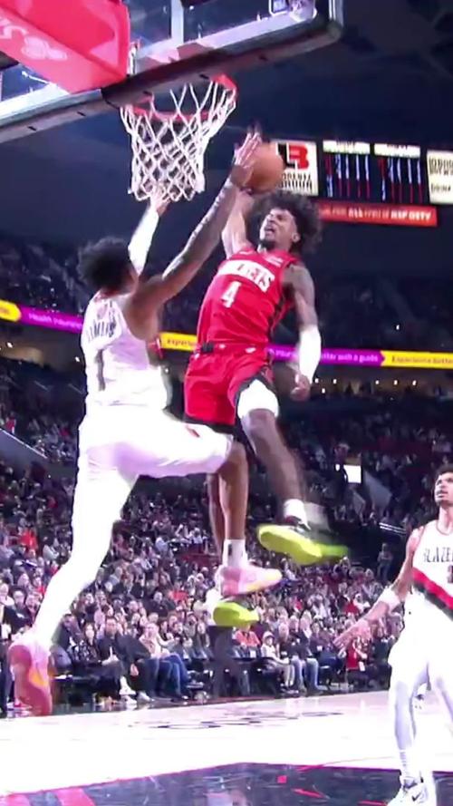 详细阅读:这身体素质!博伊尔斯反击腾空而起单臂隔扣 这身体素质!博伊尔斯反击腾空而起单臂隔扣